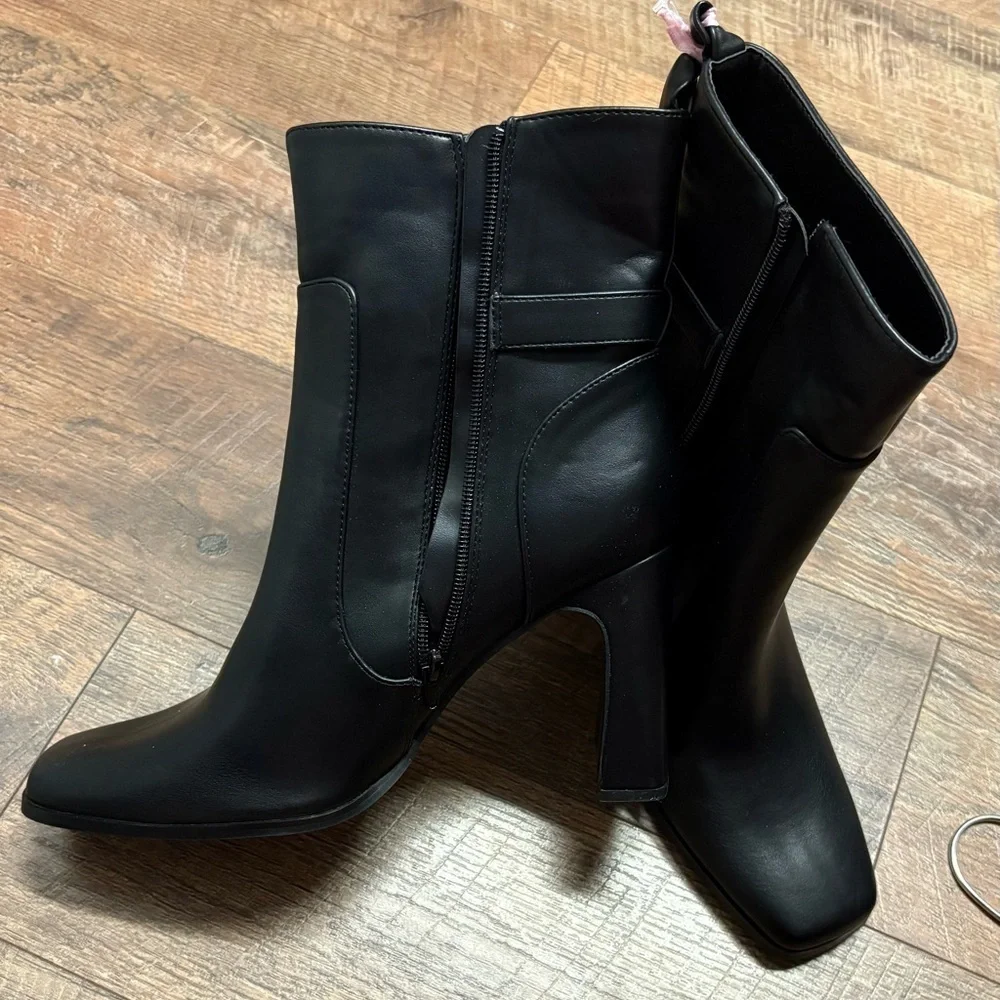 NWOT Lulus Audreyy Black Square Toe Buckle High Heel Ankle Booties Size 11